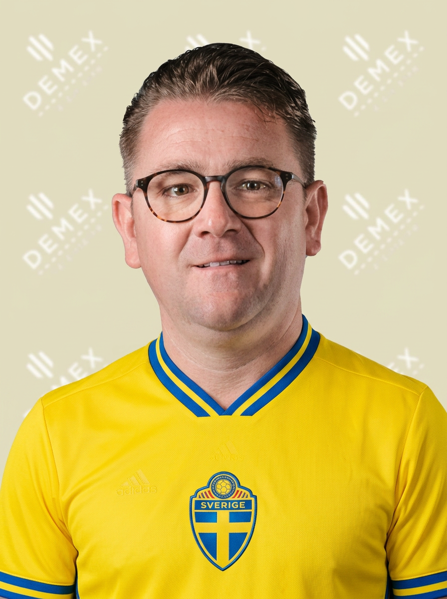 Carl Trevvett i Sverigetröja
